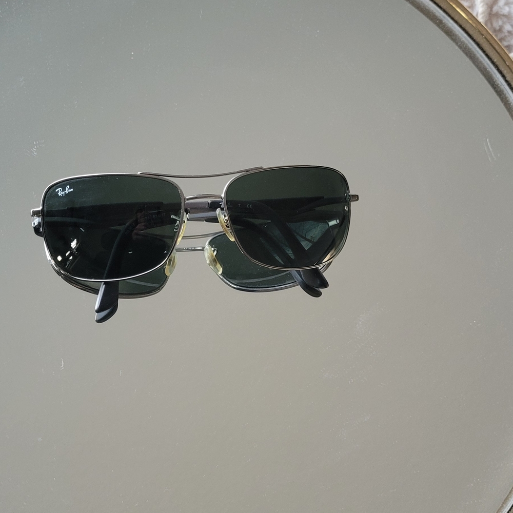 Ray-Ban Black Aviator Sunglasses